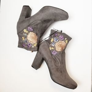 New Carlos By Carlos Santana Gray Booties